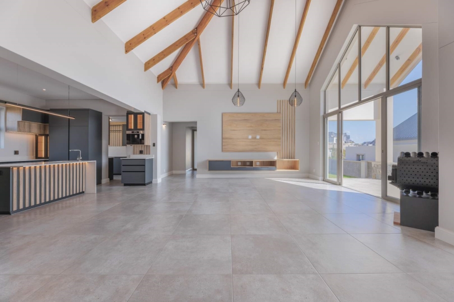 4 Bedroom Property for Sale in Kingswood Golf Estate Western Cape